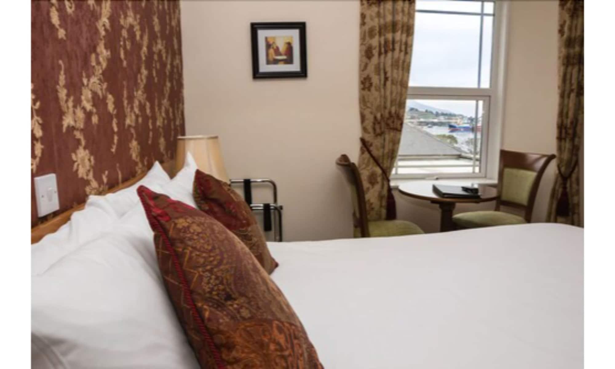 The Beara Coast Hotel Castletownbere Exteriör bild