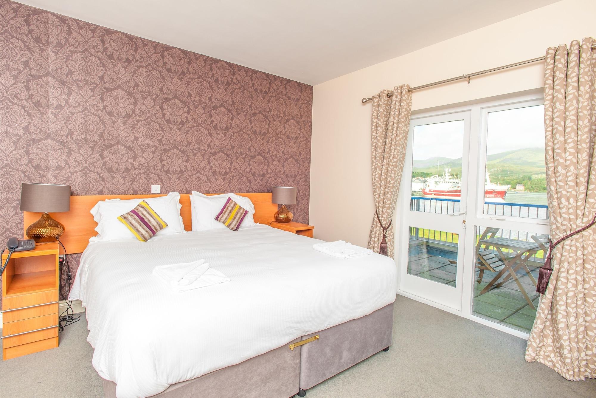The Beara Coast Hotel Castletownbere Exteriör bild