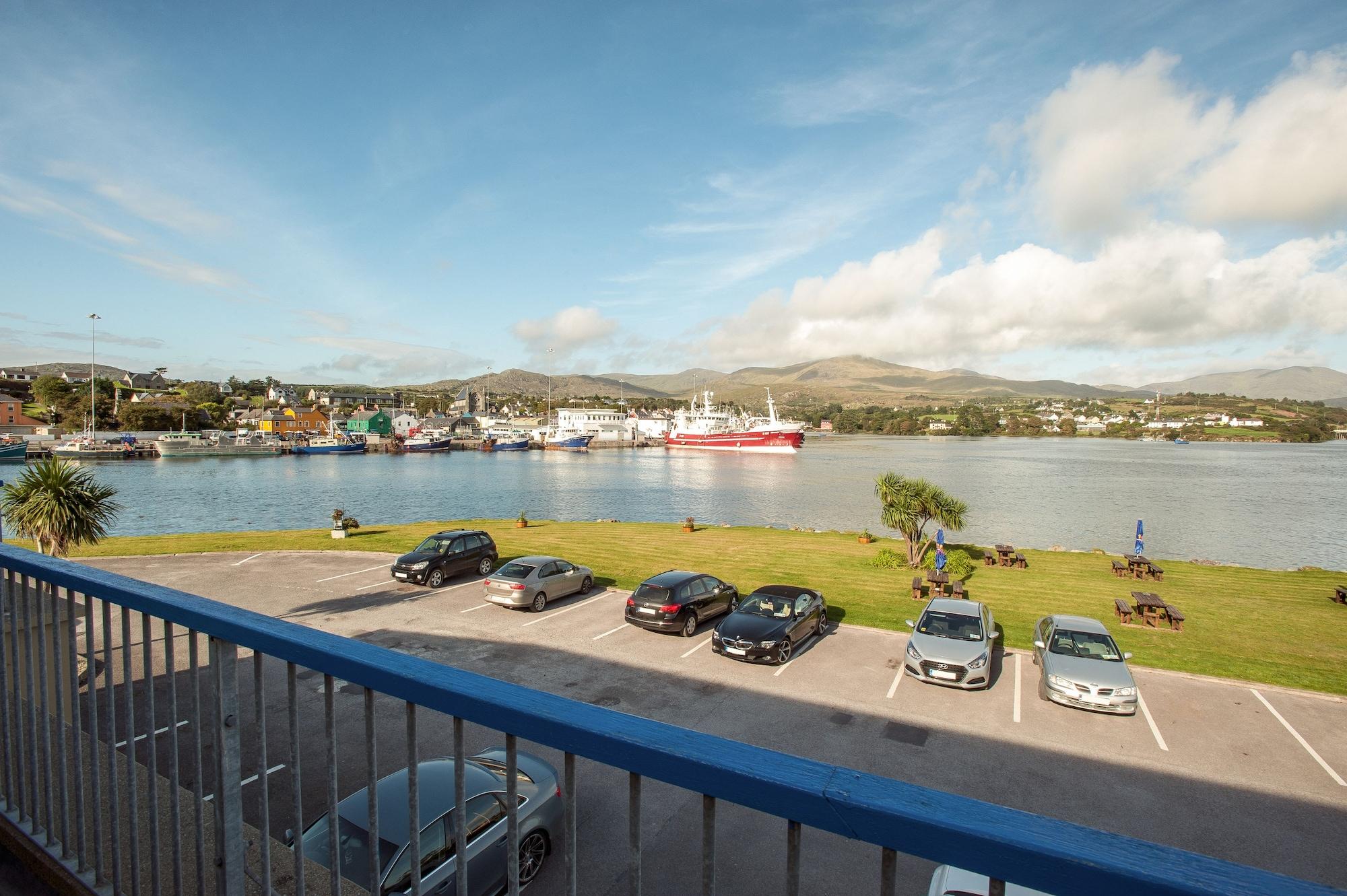 The Beara Coast Hotel Castletownbere Exteriör bild