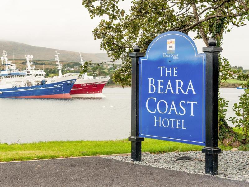 The Beara Coast Hotel Castletownbere Exteriör bild